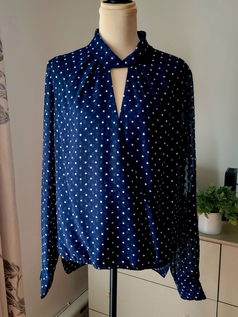 GUESS Navy Blue White Clip Dot High-Low Mock Neck Chiffon Blouse - Size M